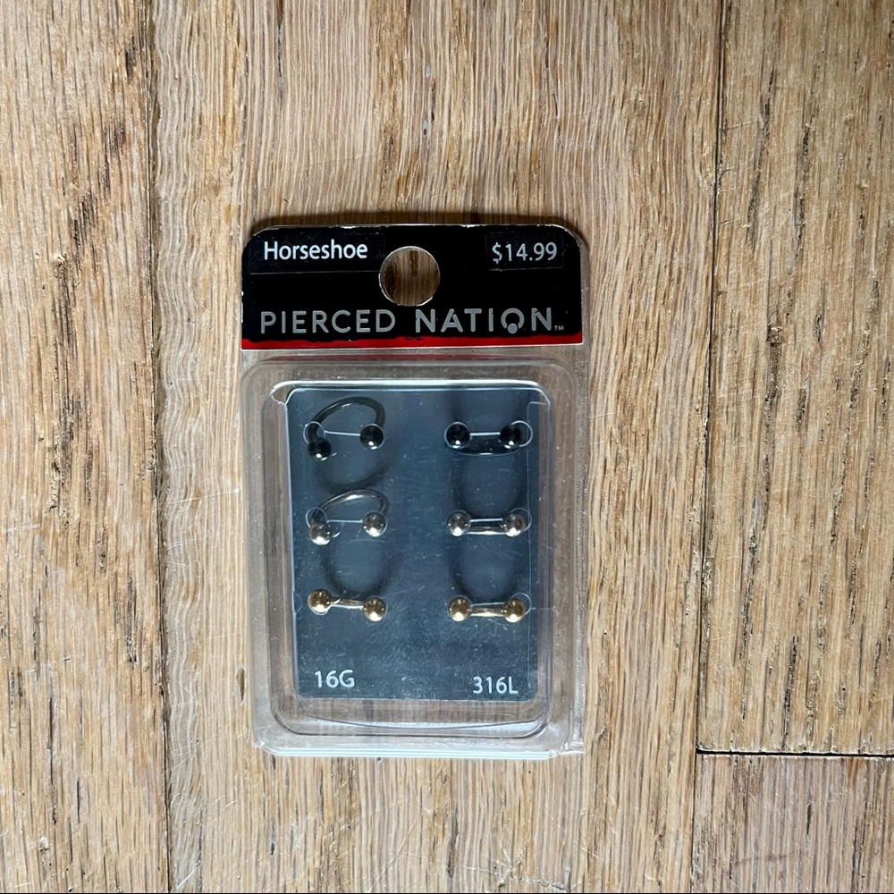 NWT Horseshoe Body Jewelry